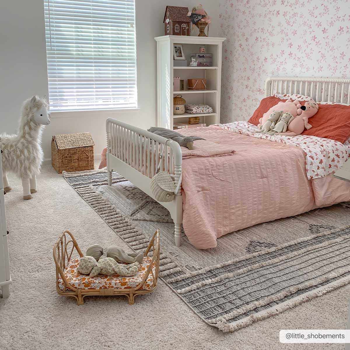 Boutique Rugs - Amaga Area Rug - Image 4