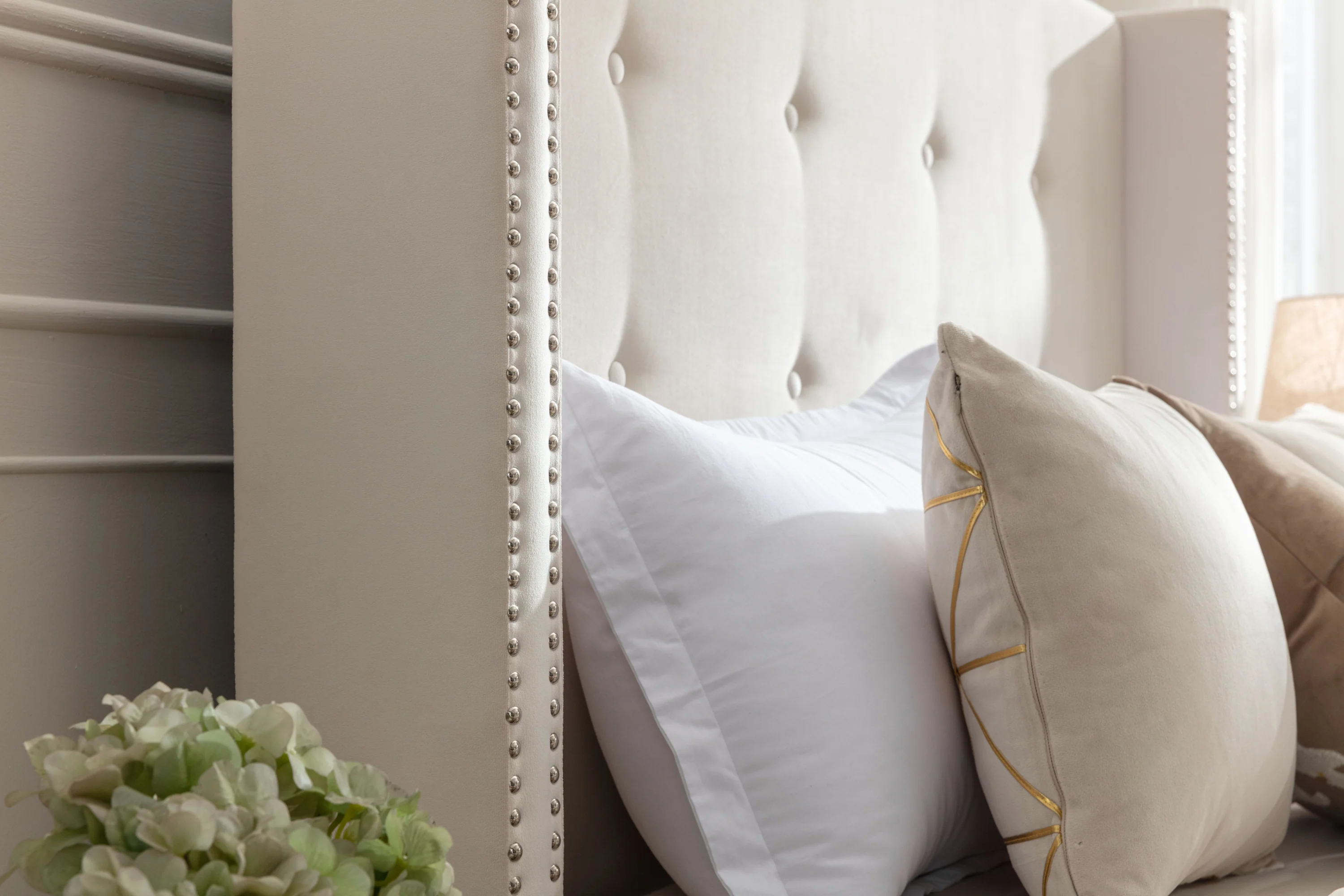 Walker Edison | Traditional Peyton Upholstered 54" High Headboard King Bed - Image 4