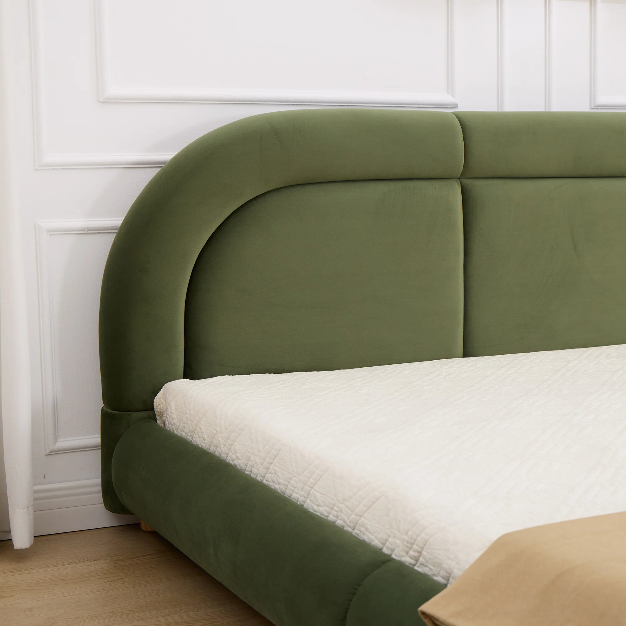 Modern Curved Upholstered Low Profile Platform King Size Bed - Image 6