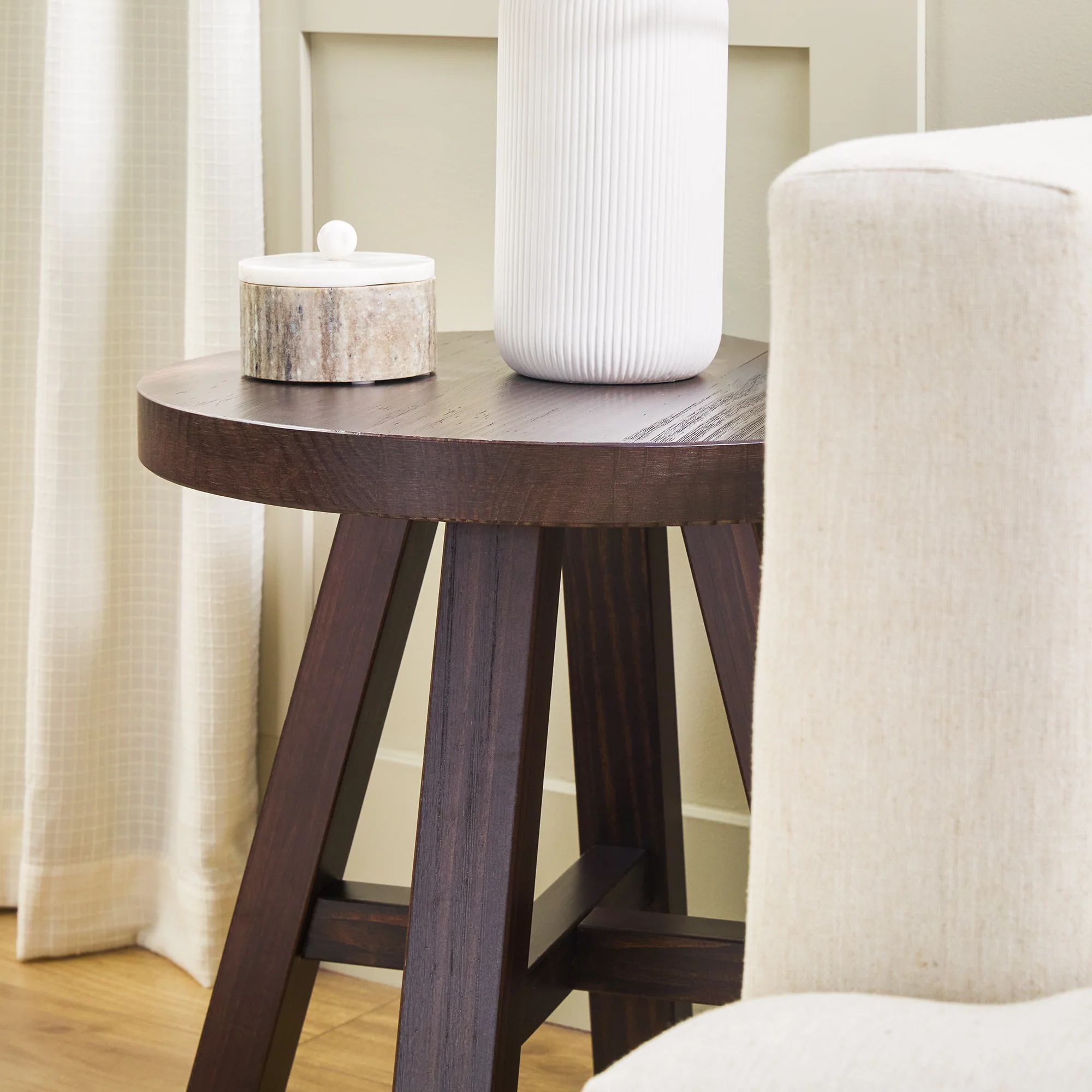 Colt Modern Farmhouse Easy Assembly 18" Side Table - Image 4